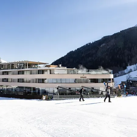 Arlmont 4 Stern Superior Hotell